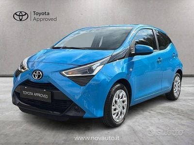 Usata Toyota Aygo X-play 72 CV (52 kW) 2019 Blu Utilitaria