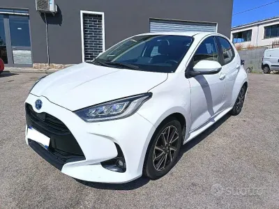 Usata Toyota Yaris Hybrid Business Edition 92 CV (67 kW) 2022 Bianco Berlina