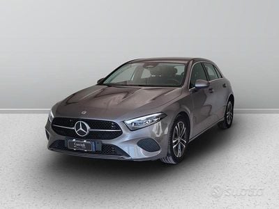 Grigio montagna Usata 2023 Mercedes A180 Advanced Berlina | 26.900 € (Buon prezzo)