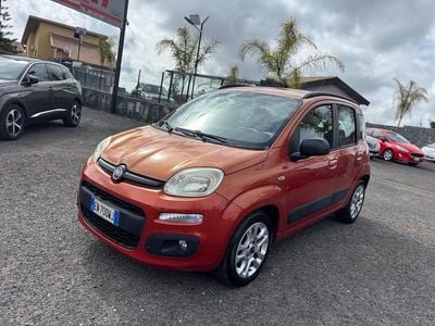 Usata Fiat Panda Lounge 74 CV (54 kW) 2012 Rosso Utilitaria