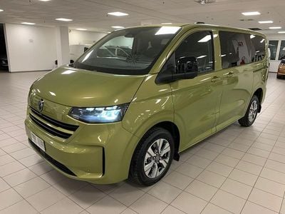 Nuova VW Caravelle Life 150 CV (110 kW) 2026 Warm green metallizzato Monovolume