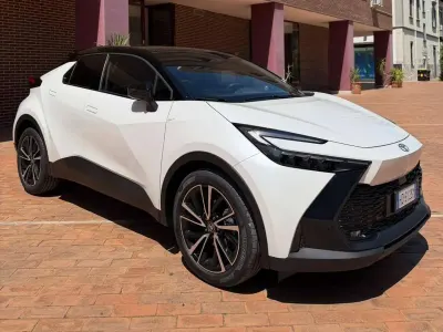 Nuova Toyota C-HR+ Lounge 144 kW (197 CV) 2026 Bianco perlato SUV