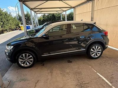 Usata VW T-Roc 116 CV (85 kW) 2019 Blu SUV