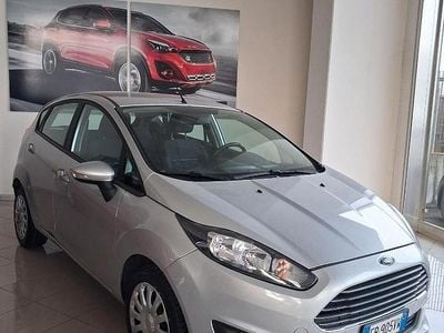 Grigio Usata 2016 Ford Fiesta Berlina | 6400 € (Buon prezzo)