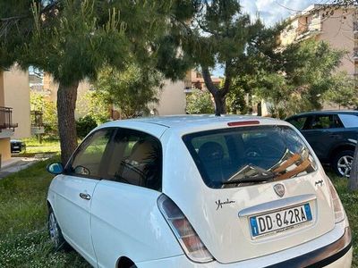 Usata Lancia Ypsilon 75 CV (55 kW) 2005 Bianco Utilitaria