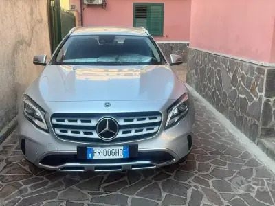 Usata Mercedes GLA200 136 CV (100 kW) 2018 Grigio SUV
