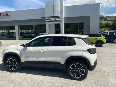 Nuova Jeep Avenger Summit 101 CV (74 kW) 2026 Bianco SUV