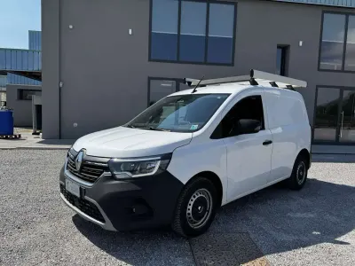 Usado Renault Kangoo 95 CV (69 kW) 2022 Blanco Monovolumen