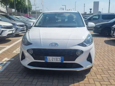 Usata Hyundai i10 67 CV (49 kW) 2023 Bianco Utilitaria