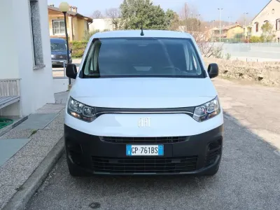 Usata Fiat Doblò 102 CV (75 kW) 2023 Bianco Monovolume