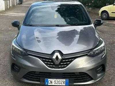 Usata Renault Clio V Engineered 91 CV (66 kW) 2023 Grigio Berlina