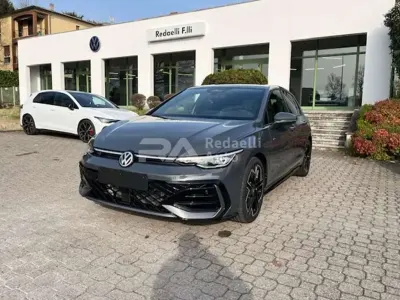 Nouvelle VW Golf VIII R-line Plus 150 ch (110 kW) 2026 Gris Citadine