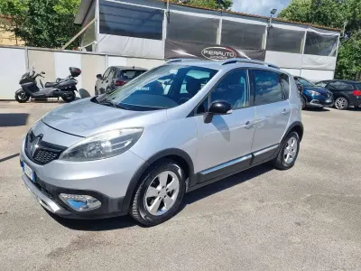 Käytetty Renault Scenic E-Tech 110 HP (80 kW) 2014 Hopea Tila-auto