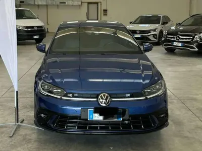 Usata VW Polo R-line 95 CV (69 kW) 2024 Blu/azzurro Utilitaria