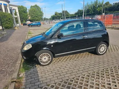 Usata Lancia Ypsilon 60 CV (44 kW) 2008 Nero Utilitaria