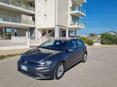Usata VW Golf VIII Business 131 CV (96 kW) 2020 Grigio Berlina