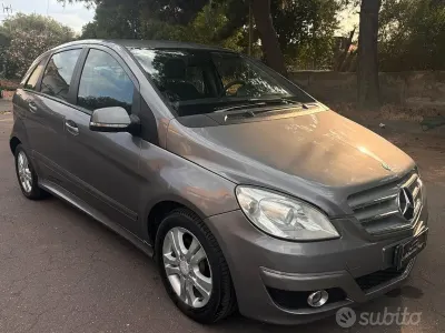 Usata Mercedes B180 Chrome 109 CV (80 kW) 2010 Grigio Monovolume