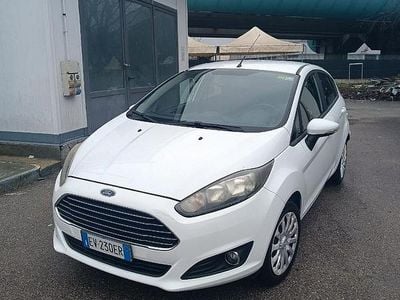 Usata Ford Fiesta Titanium 80 CV (58 kW) 2014 Bianco Utilitaria