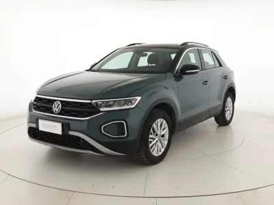 Usata VW T-Roc Life 150 CV (110 kW) 2025 Petroleum blue metallizzato nero SUV