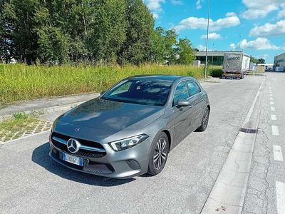 Usata Mercedes A180 Business 116 CV (85 kW) 2022 Grigio Berlina