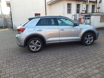 Usata VW T-Roc R-line 150 CV (110 kW) 2023 Grigio SUV