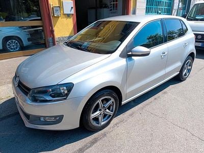 Usado VW Polo Highline 86 CV (63 kW) 2010 Plateado Utilitario