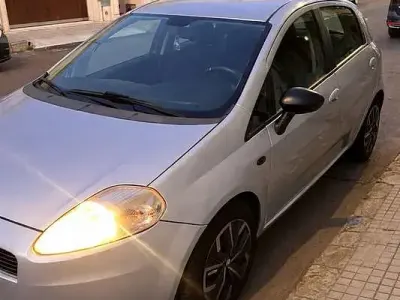 Usata Fiat Grande Punto Emotion 90 CV (66 kW) 2007 Argento Utilitaria