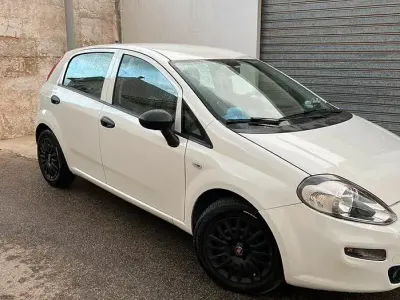 Usata Fiat Grande Punto 90 CV (66 kW) 2018 Bianco Utilitaria