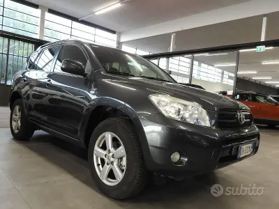 Usata Toyota RAV4 Sol 135 CV (99 kW) 2007 Grigio SUV