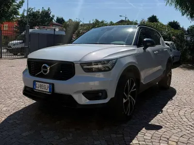 Usata Volvo XC40 R-Design 179 CV (131 kW) 2022 Argento SUV