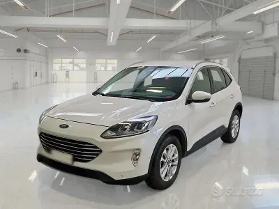 Usado Ford Kuga Titanium 119 CV (87 kW) 2022 Blanco SUV