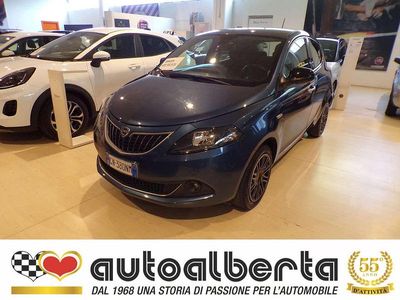 Usata Lancia Ypsilon Gold 69 CV (50 kW) 2023 Blu elegante Utilitaria