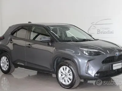 Usata Toyota Yaris Cross Active 116 CV (85 kW) 2023 Grigio SUV