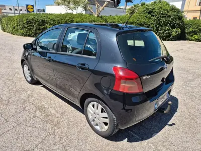 Usata Toyota Yaris 90 CV (66 kW) 2006 Nero Berlina