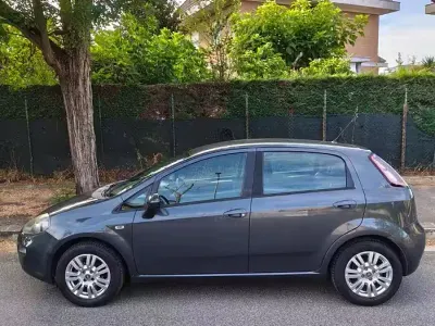 Usata Fiat Grande Punto Lounge 65 CV (47 kW) 2015 Grigio Utilitaria