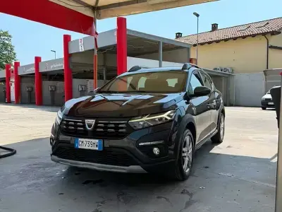 Usata Dacia Sandero Essentiel 91 CV (66 kW) 2023 Grigio Monovolume