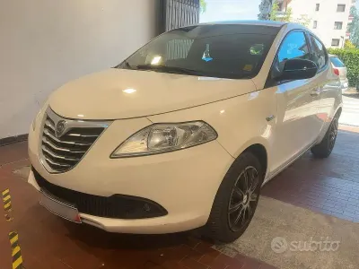 Usata Lancia Ypsilon 69 CV (50 kW) 2014 Bianco Utilitaria