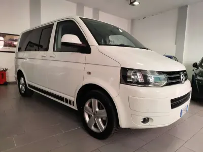 Usata VW Caravelle Comfortline 179 CV (131 kW) 2013 Bianco Furgone
