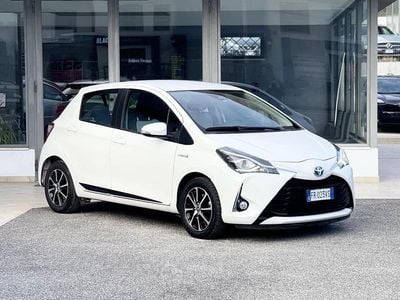 Usata Toyota Yaris Hybrid 73 CV (53 kW) 2018 Bianco Berlina