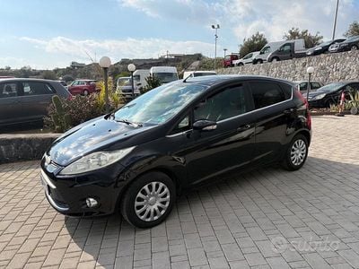 Usata Ford Fiesta 68 CV (50 kW) 2010 Nero Utilitaria