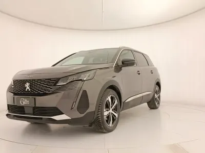 Käytetty Peugeot 5008 Allure 131 HP (96 kW) 2022 Harmaa Katumaasturi