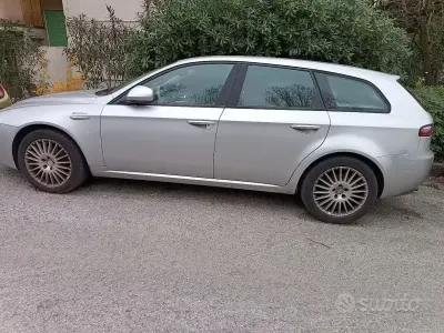 Usata Alfa Romeo 159 Quadrifoglio 150 CV (110 kW) 2007 Grigio Station wagon