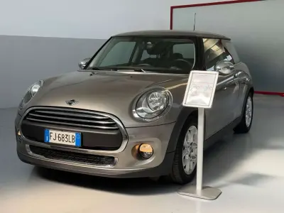 Usata Mini One D 95 CV (69 kW) 2017 Grigio sabbia Utilitaria