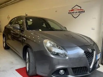 Usata Alfa Romeo Giulietta Exclusive 105 CV (77 kW) 2013 Grigio Utilitaria
