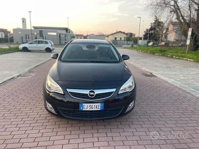 Usata Opel Astra Cosmo 110 CV (80 kW) 2011 Nero Station wagon