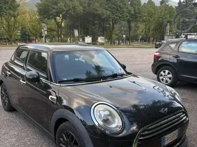 Usata Mini Cooper D Hype 116 CV (85 kW) 2017 Nero Utilitaria