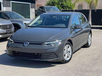 Begagnad VW Golf VIII Life 110 HK (80 kW) 2020 Grå Sedan