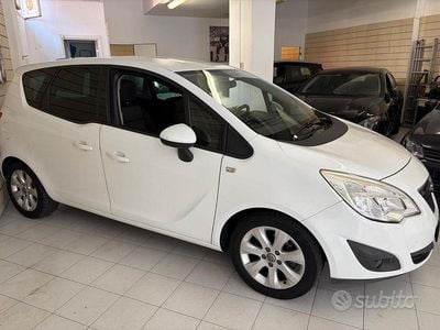 Usata Opel Meriva 95 CV (69 kW) 2013 Bianco Monovolume