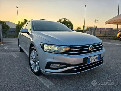 Usata VW Passat Business 150 CV (110 kW) 2023 Grigio Station wagon