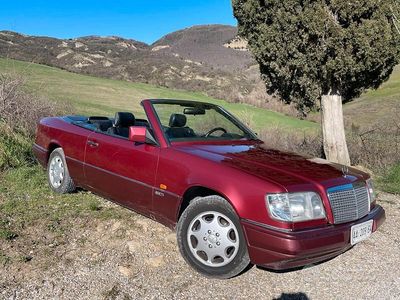 Usata Mercedes E200 122 CV (89 kW) 1993 Rosso Cabrio